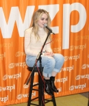 sabrinacarpenter-daily_285629.jpg