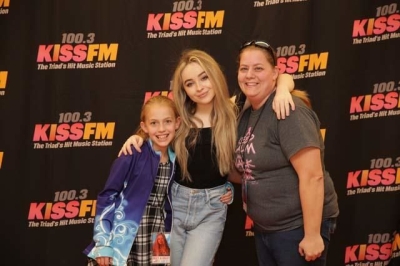 sabrinacarpenter-daily_282729.jpg