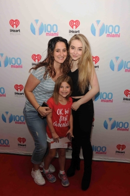 sabrinacarpenter-daily_281729.jpg