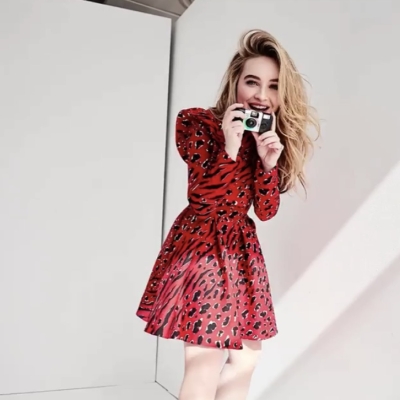 sabrinacarpenter-daily_284829.jpg