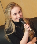 sabrinacarpenter-daily_28329.jpg