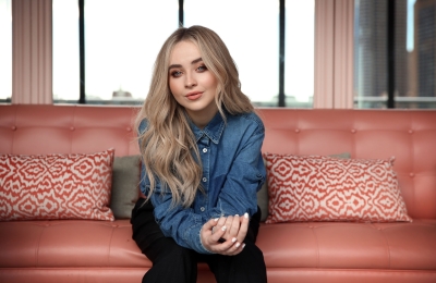 sabrinacarpenter-daily_28529.jpg