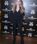 sabrinacarpenter-daily_281229.jpg