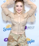 sabrinacarpenter-daily_28629.jpg