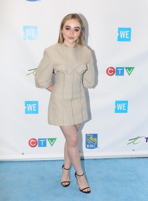 sabrinacarpenter-daily_28329.jpg