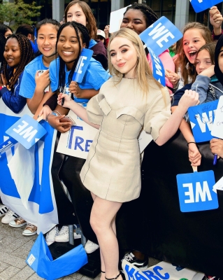 sabrinacarpenter-daily_28129.jpg