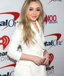 sabrinacarpenter-daily_282129.jpg