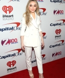 sabrinacarpenter-daily_282429.jpg