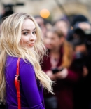 sabrinacarpenter-daily_281429.jpg