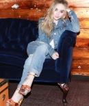 sabrinacarpenter-daily_28829.jpg