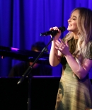 sabrinacarpenter-daily_281929.jpg