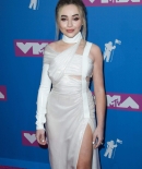 sabrinacarpenter-daily_282229.jpg