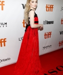 sabrinacarpenter-daily_281329.jpg