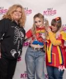 sabrinacarpenter-daily_282129.jpg