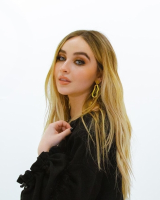 sabrinacarpenter-daily_28129.jpg