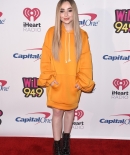 sabrinacarpenter-daily_282829.jpg