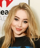 sabrinacarpenter-daily_281629.jpg