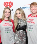 sabrinacarpenter-daily_281129.jpg