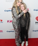 sabrinacarpenter-daily_281429.jpg