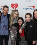 sabrinacarpenter-daily_283429.jpg