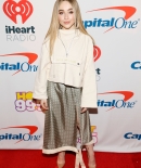 sabrinacarpenter-daily_281129.jpg