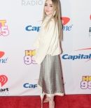 sabrinacarpenter-daily_281629.jpg