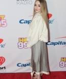 sabrinacarpenter-daily_281729.jpg