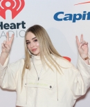 sabrinacarpenter-daily_281829.jpg