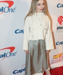 sabrinacarpenter-daily_282129.jpg