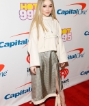 sabrinacarpenter-daily_28629.jpg