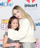 sabrinacarpenter-daily_282929.jpg