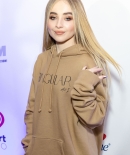 sabrinacarpenter-daily_281729.jpg