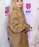 sabrinacarpenter-daily_282129.jpg