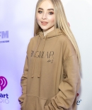 sabrinacarpenter-daily_28229.jpg