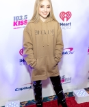 sabrinacarpenter-daily_28829.jpg