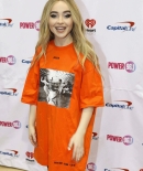 sabrinacarpenter-daily_281429.jpg