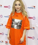 sabrinacarpenter-daily_281529.jpg