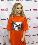 sabrinacarpenter-daily_281629.jpg