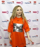 sabrinacarpenter-daily_281729.jpg