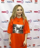 sabrinacarpenter-daily_281829.jpg