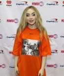 sabrinacarpenter-daily_282029.jpg