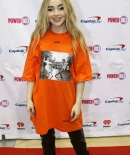 sabrinacarpenter-daily_282129.jpg