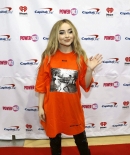 sabrinacarpenter-daily_282229.jpg