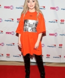 sabrinacarpenter-daily_28629.jpg