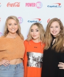 sabrinacarpenter-daily_28629.jpg