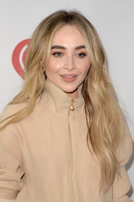 sabrinacarpenter-daily_283229.jpg