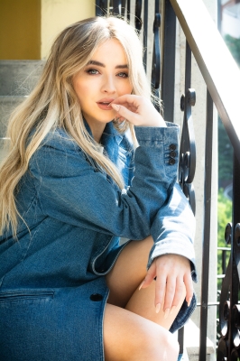 sabrinacarpenter-daily_282329.jpg