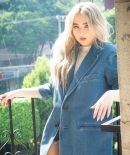 sabrinacarpenter-daily_281529.jpg