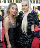 sabrinacarpenter-daily_281429.jpg