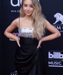 sabrinacarpenter-daily_282229.jpg